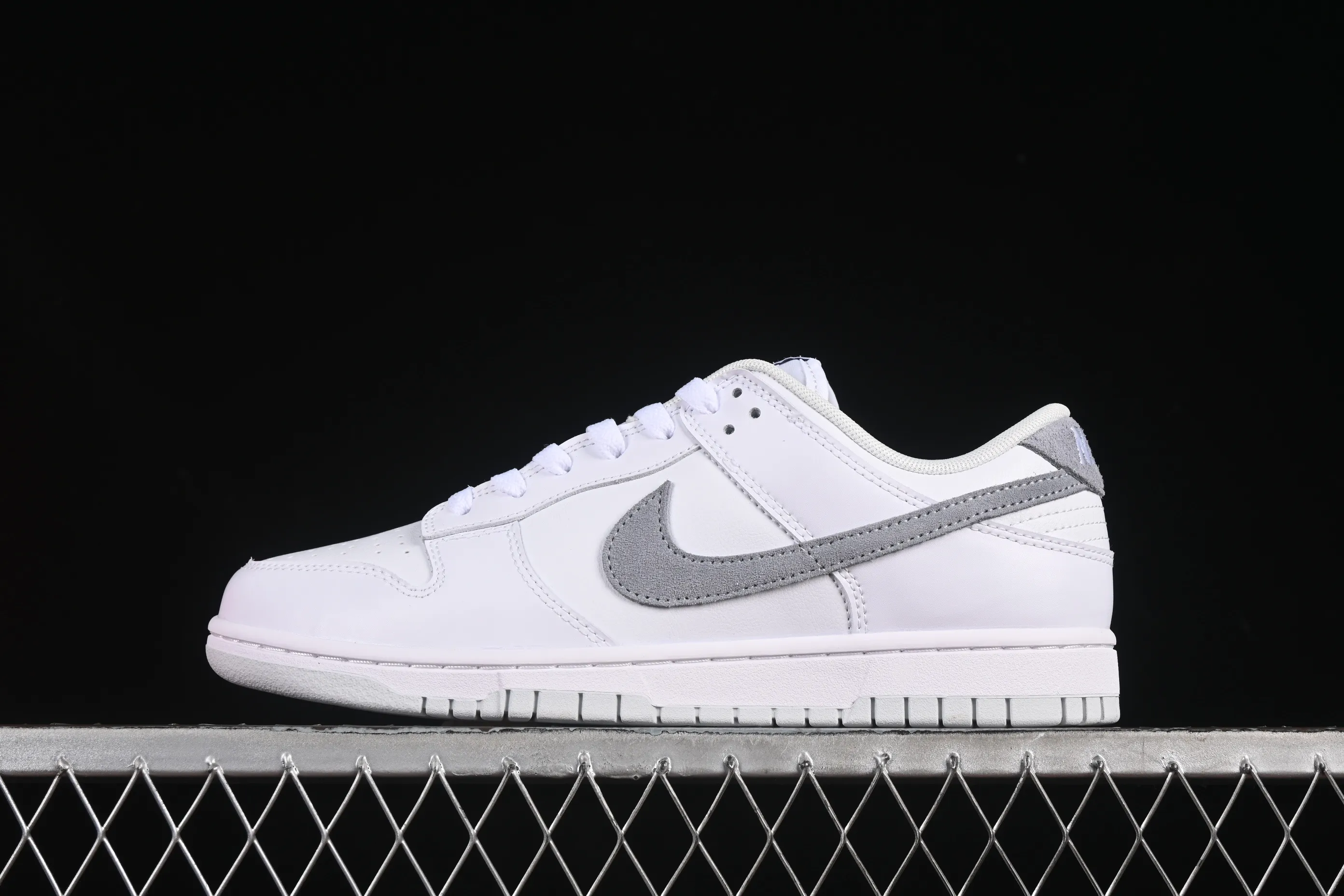 All categories Nk SB Dunk series Nk SB Dunk Low low-top sneakers Nike SB Dunk Low white gray low-top casual sneakers IH0632-141